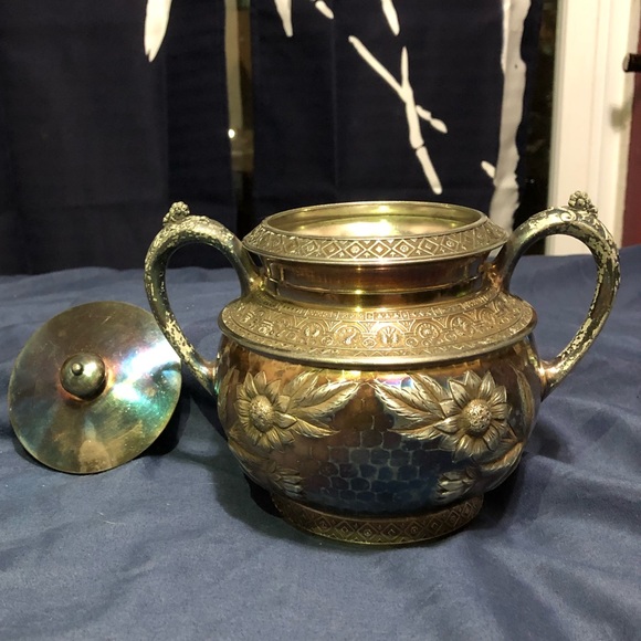 Middletown Plate, Quadruple Silver Plated Tea Set - Picture 14 of 16